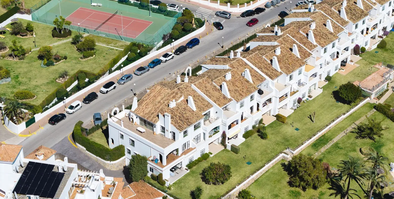 Venta de apartamento en planta media en Nueva Andalucía 28