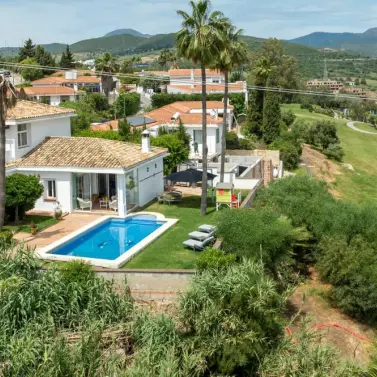 Venta de villa independiente en Estepona