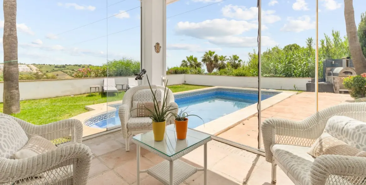 Продажа  отдельно стоящей виллы в Estepona 5