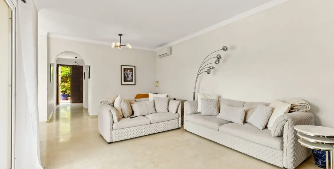 Продажа  отдельно стоящей виллы в Estepona 8