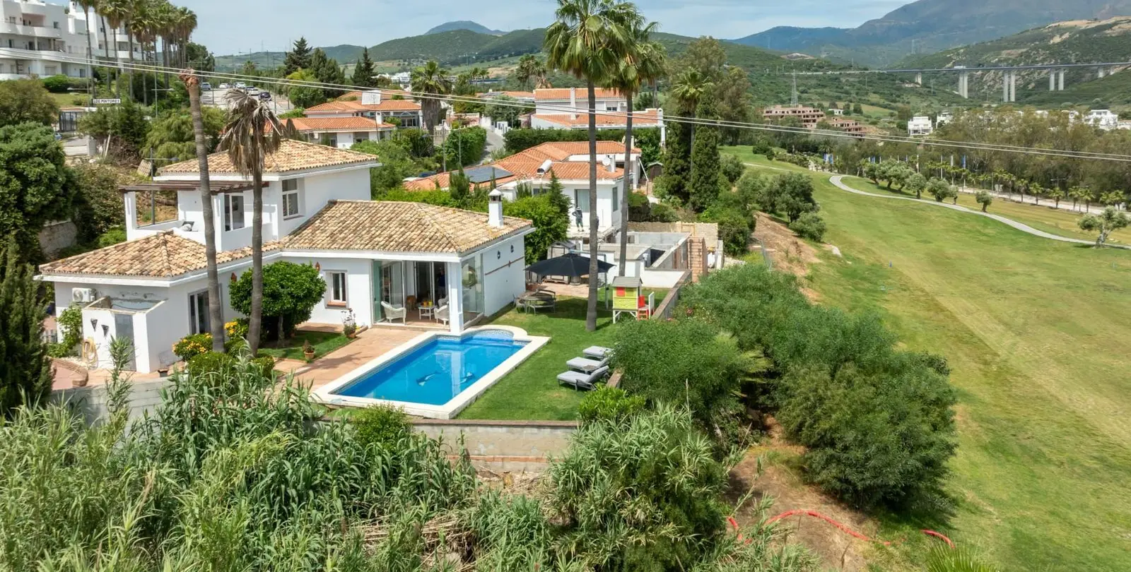 Продажа  отдельно стоящей виллы в Estepona 1
