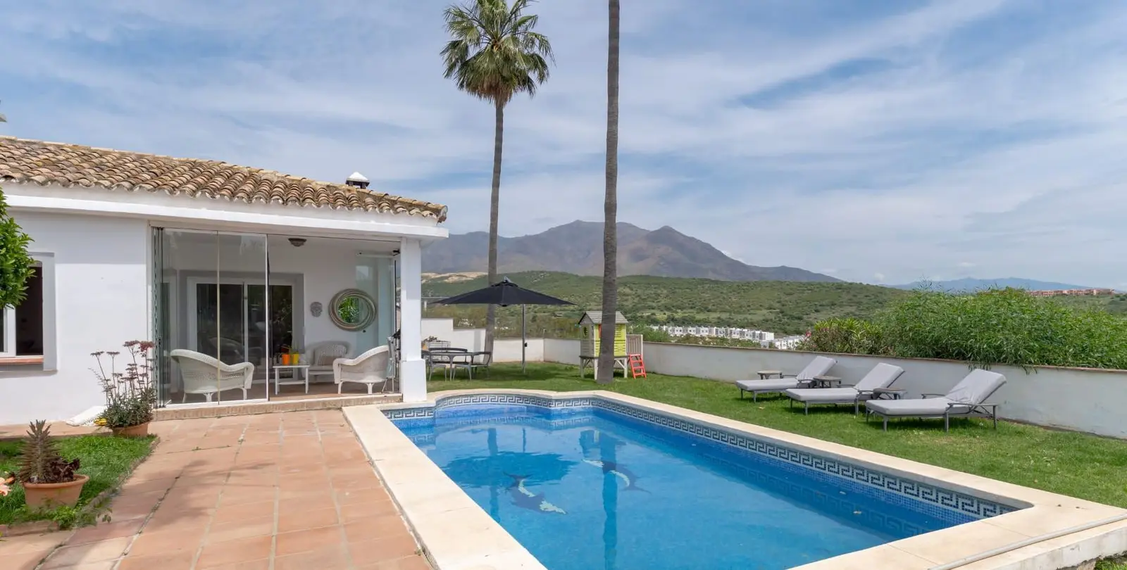Продажа  отдельно стоящей виллы в Estepona 3