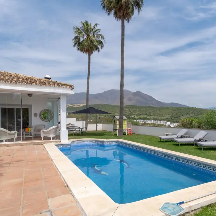 Продажа  отдельно стоящей виллы в Estepona