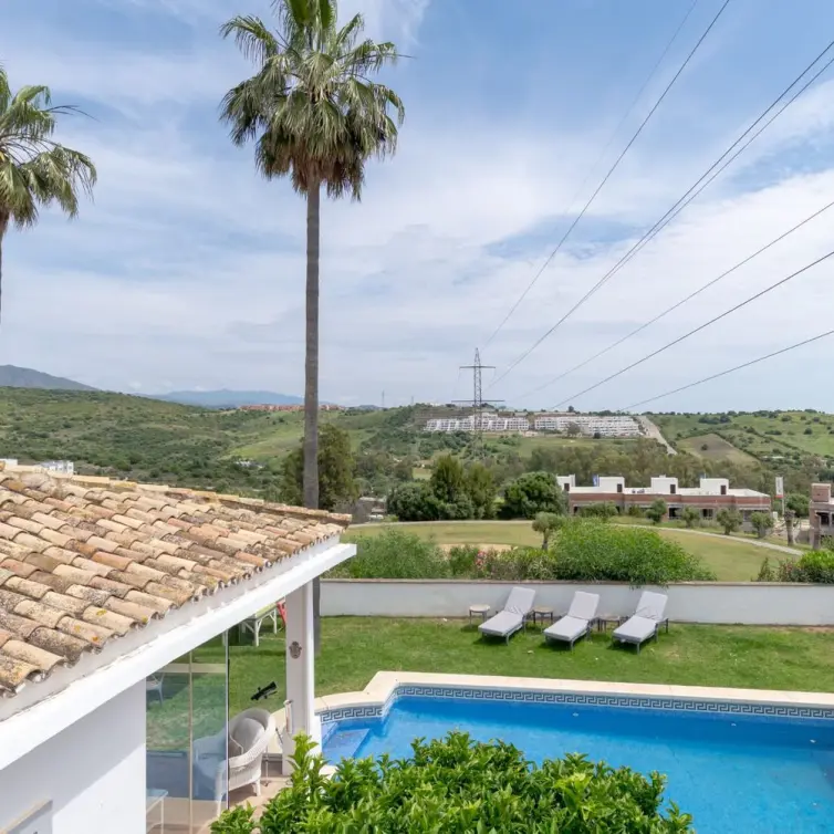 Продажа  отдельно стоящей виллы в Estepona