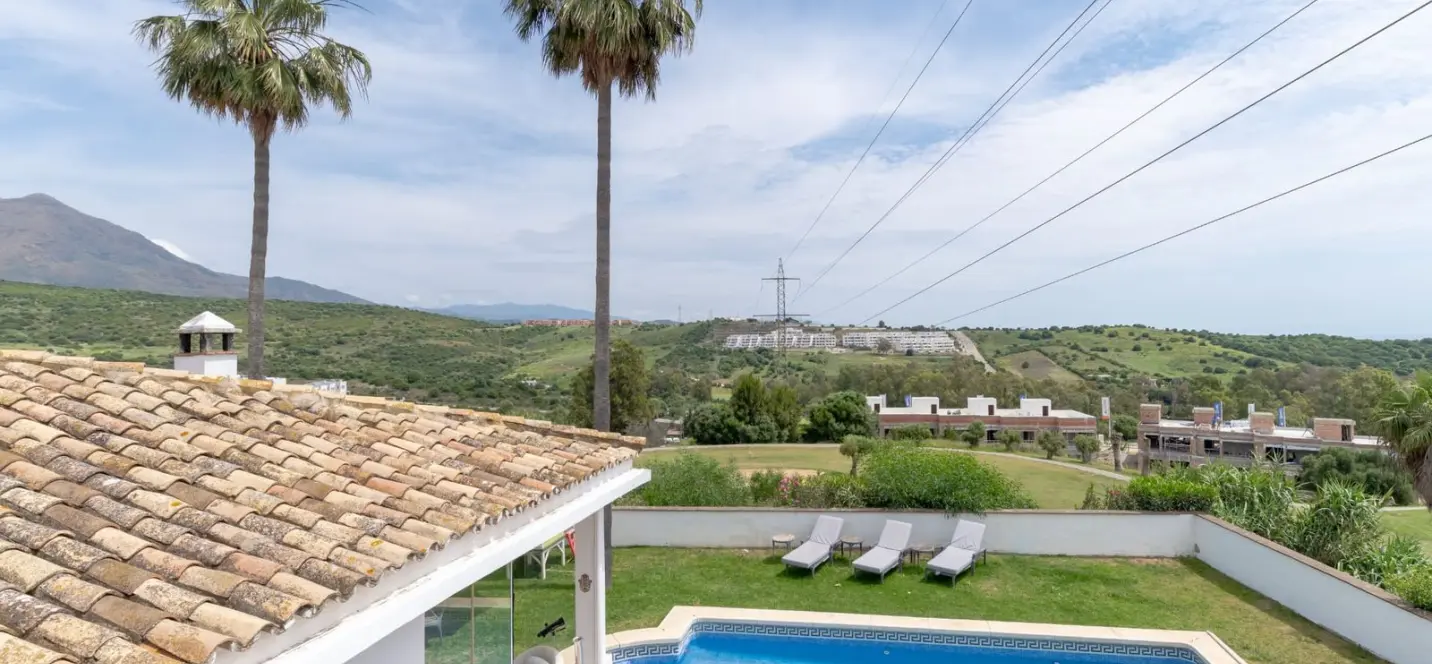 Продажа  отдельно стоящей виллы в Estepona 3