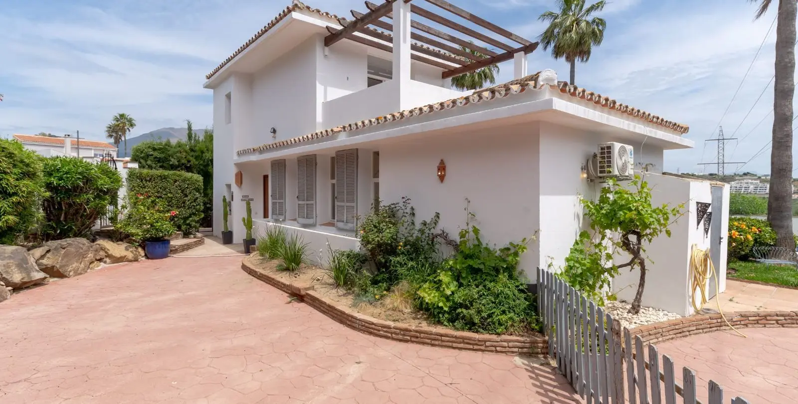 Продажа  отдельно стоящей виллы в Estepona 23