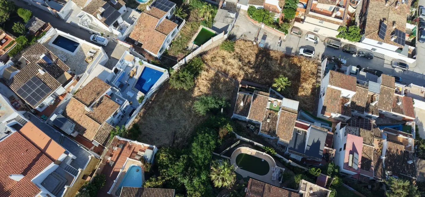 Sale of residential plot in Fuengirola 1