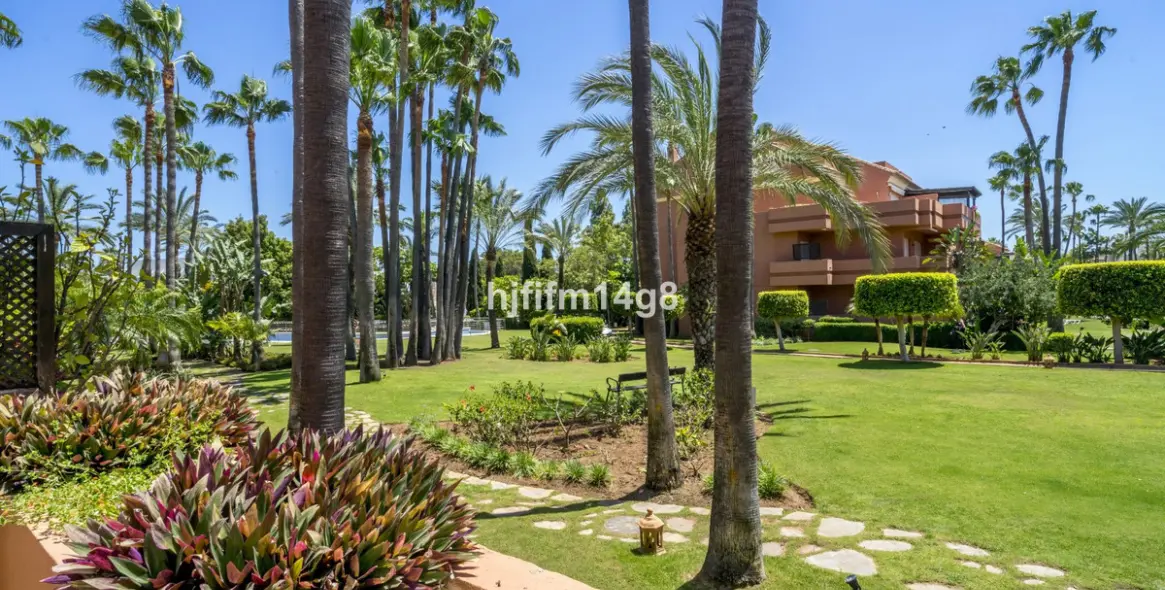 Sale of ground floor apartment in Puerto Banús 1