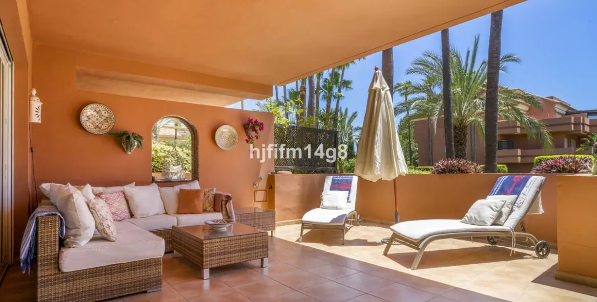 Sale of ground floor apartment in Puerto Banús 3