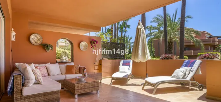Sale of ground floor apartment in Puerto Banús 2