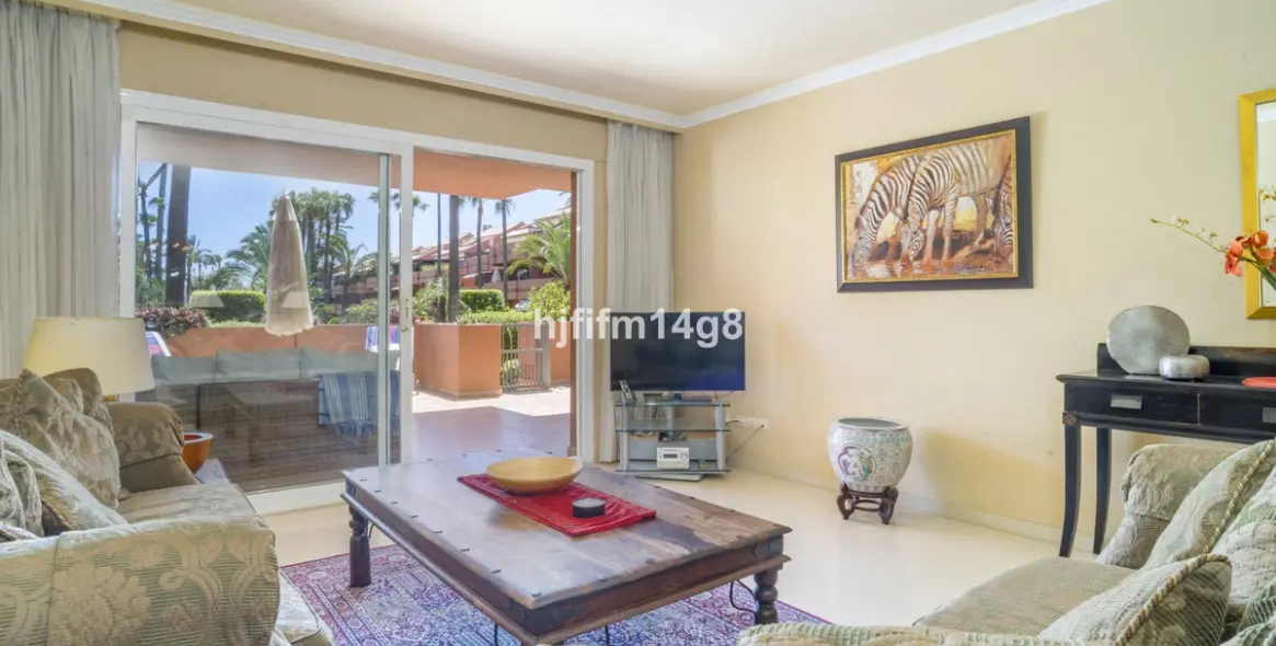 Sale of ground floor apartment in Puerto Banús 7