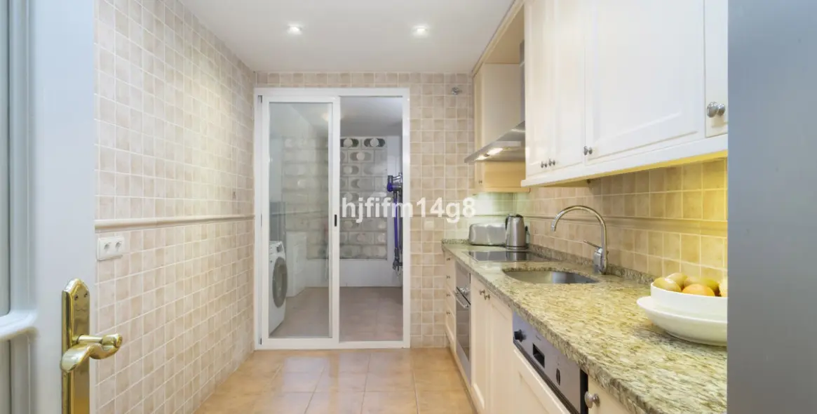 Sale of ground floor apartment in Puerto Banús 10