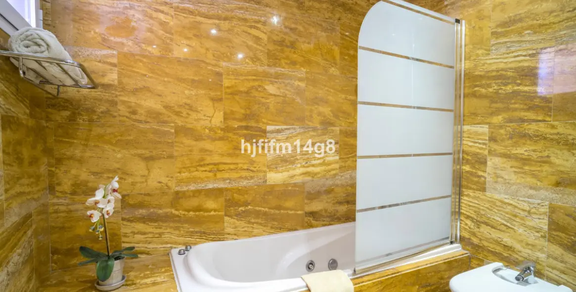 Sale of ground floor apartment in Puerto Banús 15