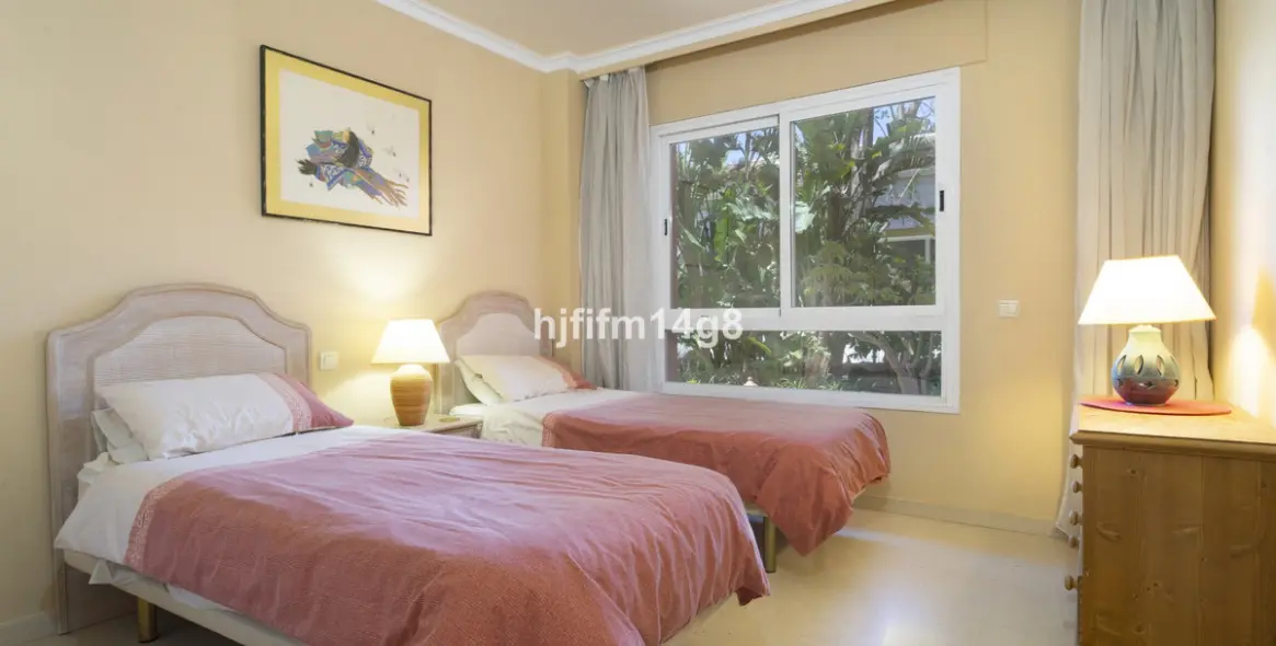 Sale of ground floor apartment in Puerto Banús 16