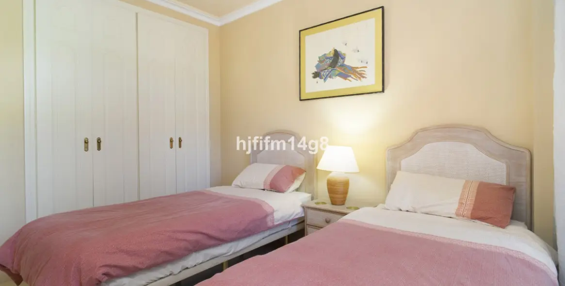 Sale of ground floor apartment in Puerto Banús 17
