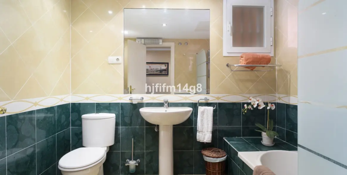 Sale of ground floor apartment in Puerto Banús 18