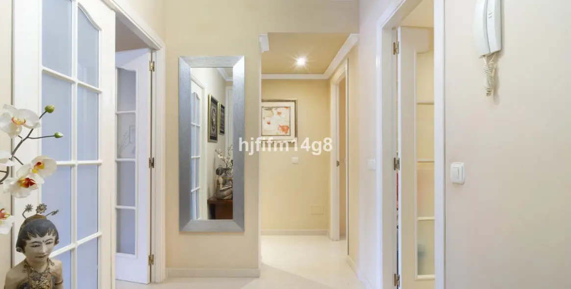 Sale of ground floor apartment in Puerto Banús 20