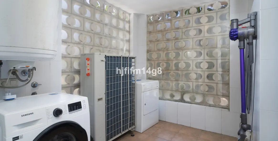 Sale of ground floor apartment in Puerto Banús 21
