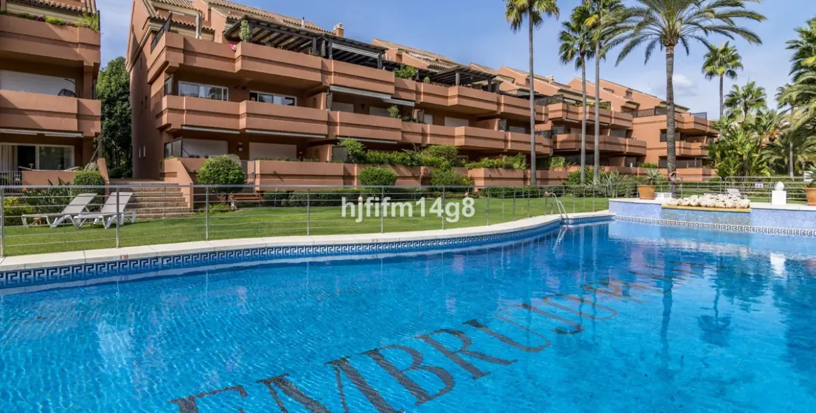 Sale of ground floor apartment in Puerto Banús 26