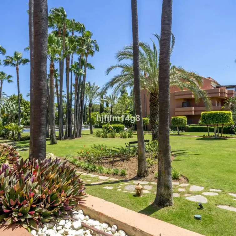 Продажа апартаментов на первом этаже в Puerto Banús