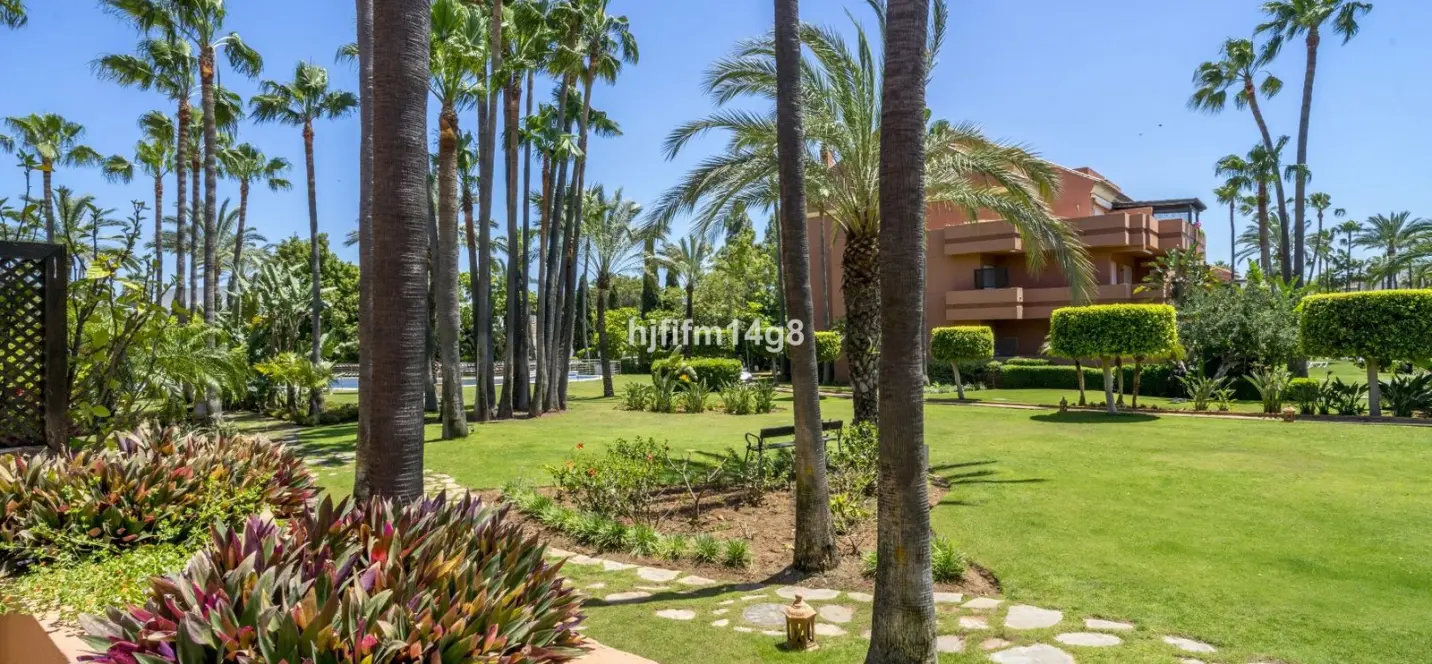 Продажа апартаментов на первом этаже в Puerto Banús 0