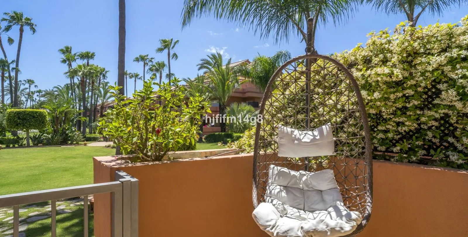 Продажа апартаментов на первом этаже в Puerto Banús 5