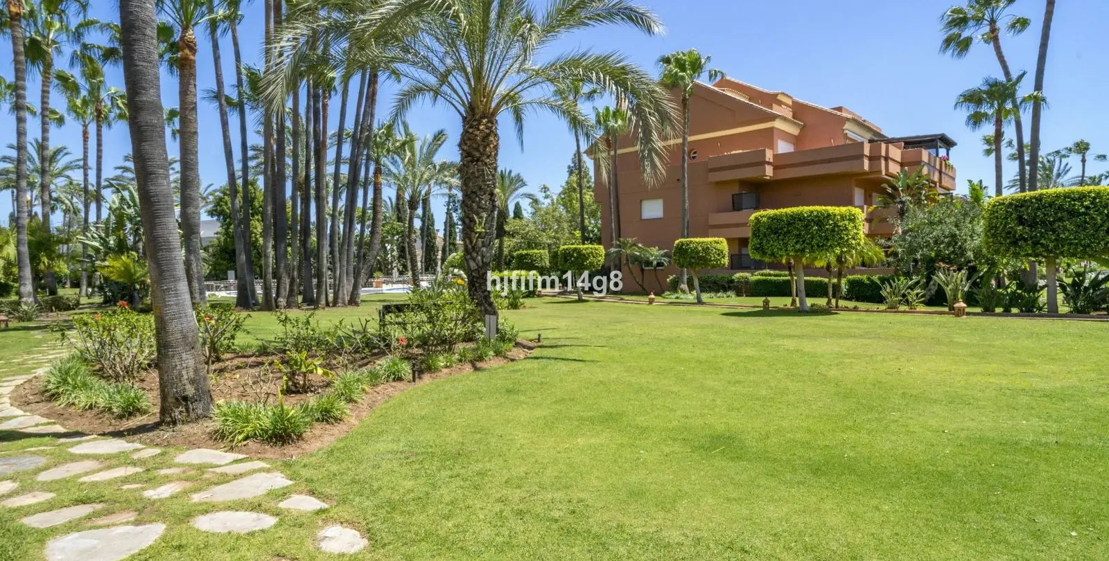 Продажа апартаментов на первом этаже в Puerto Banús 24