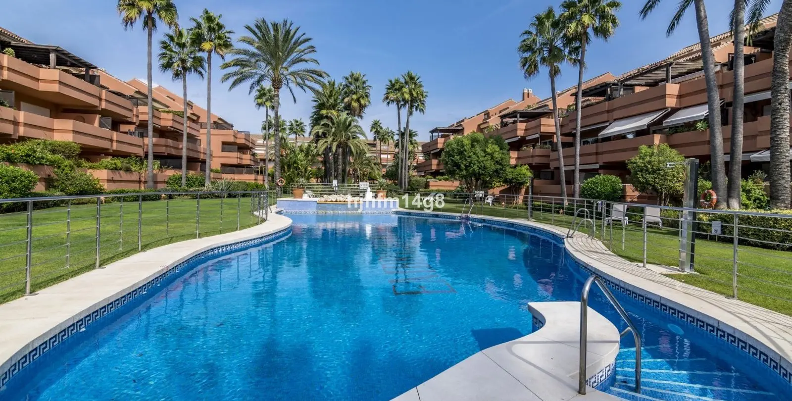 Продажа апартаментов на первом этаже в Puerto Banús 27