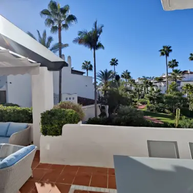 Sale of middle floor apartment in Puerto Banús