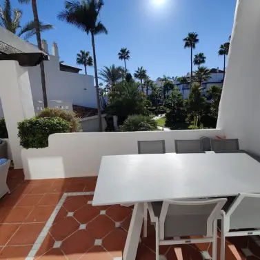 Sale of middle floor apartment in Puerto Banús