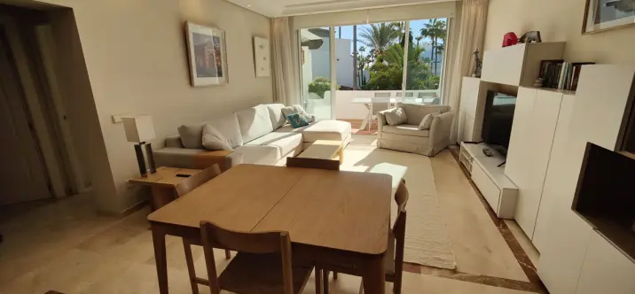 Sale of middle floor apartment in Puerto Banús 4