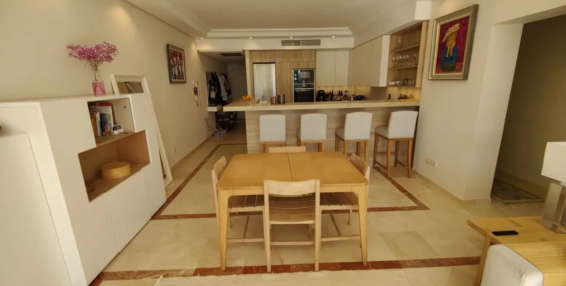 Sale of middle floor apartment in Puerto Banús 6