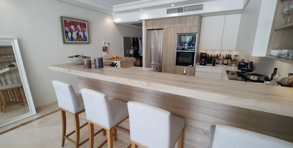 Sale of middle floor apartment in Puerto Banús 7