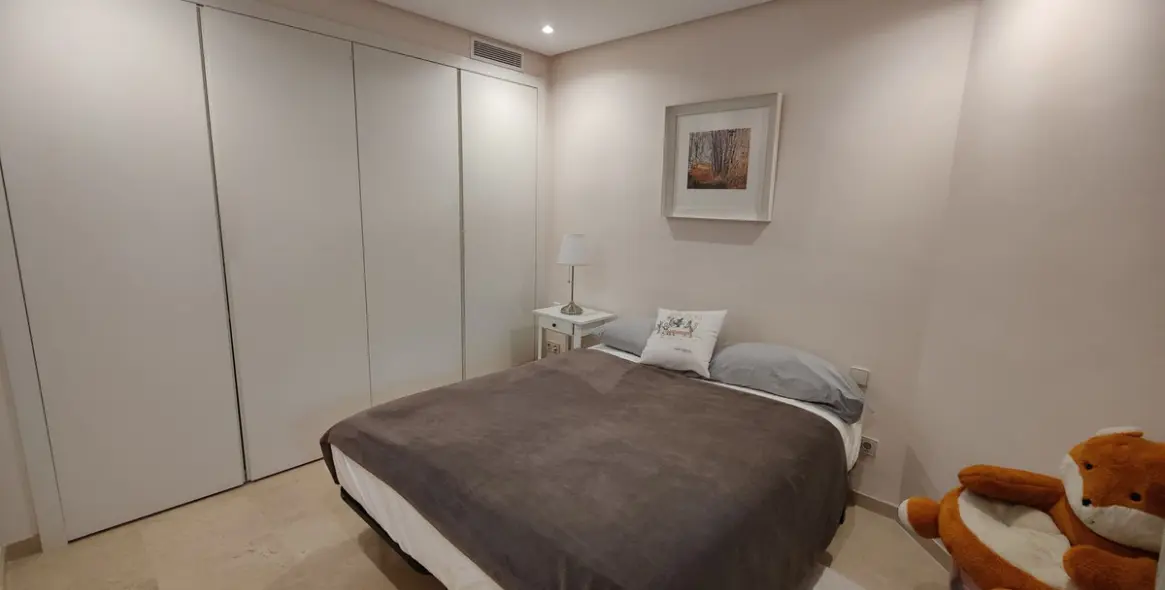 Sale of middle floor apartment in Puerto Banús 14