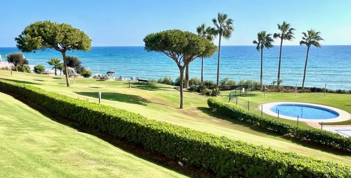 Sale of middle floor apartment in Cabopino 1