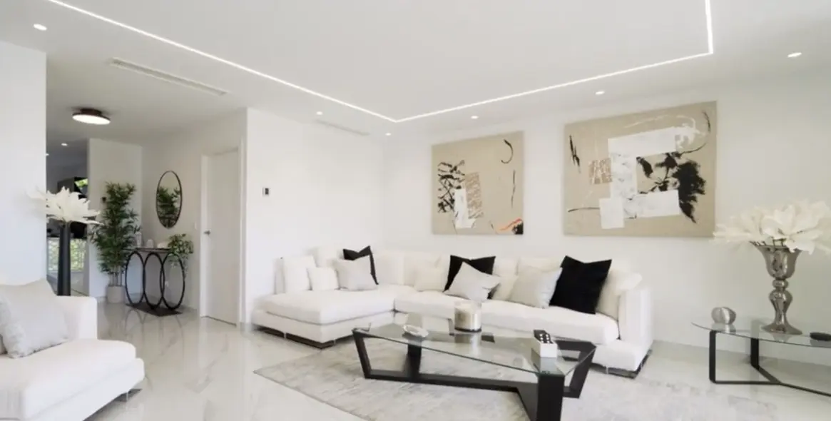 Sale of middle floor apartment in Cabopino 2