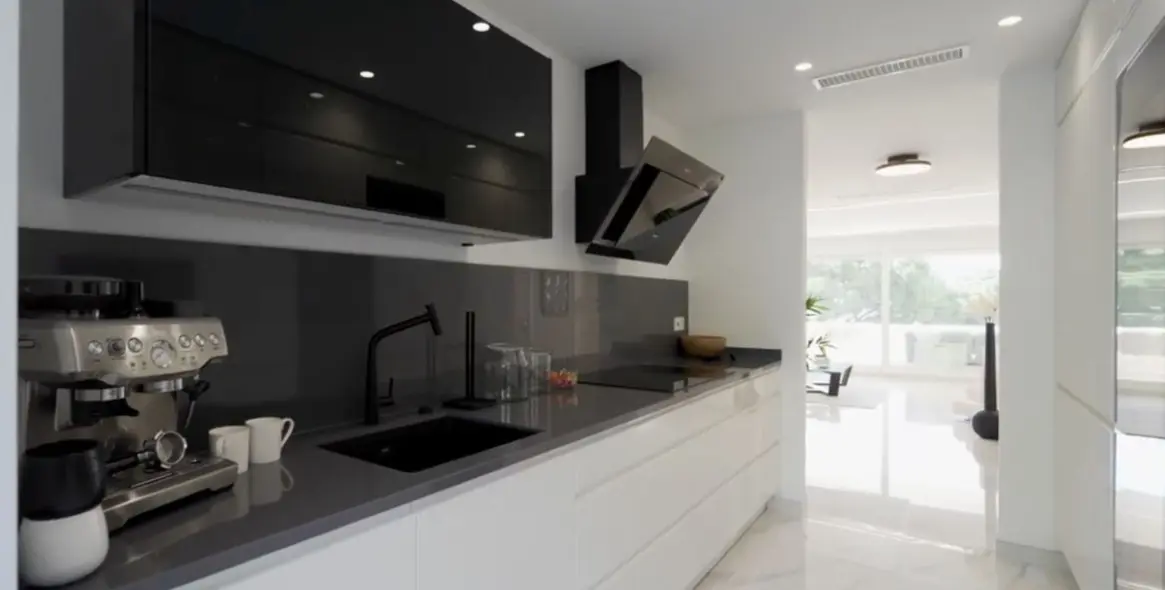 Sale of middle floor apartment in Cabopino 5