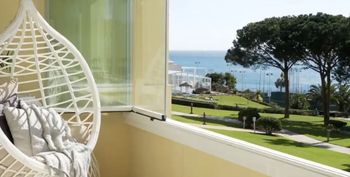 Sale of middle floor apartment in Cabopino 13
