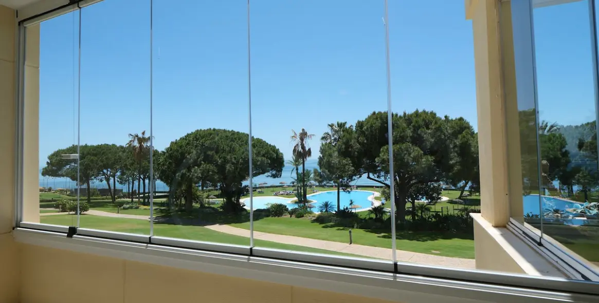 Sale of middle floor apartment in Cabopino 16