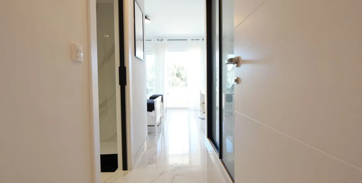 Sale of middle floor apartment in Cabopino 22