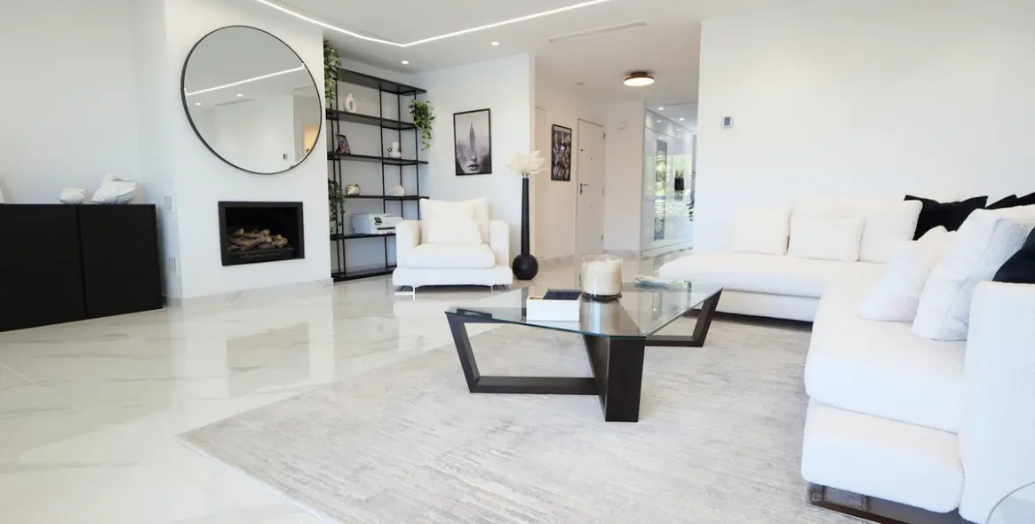 Sale of middle floor apartment in Cabopino 32