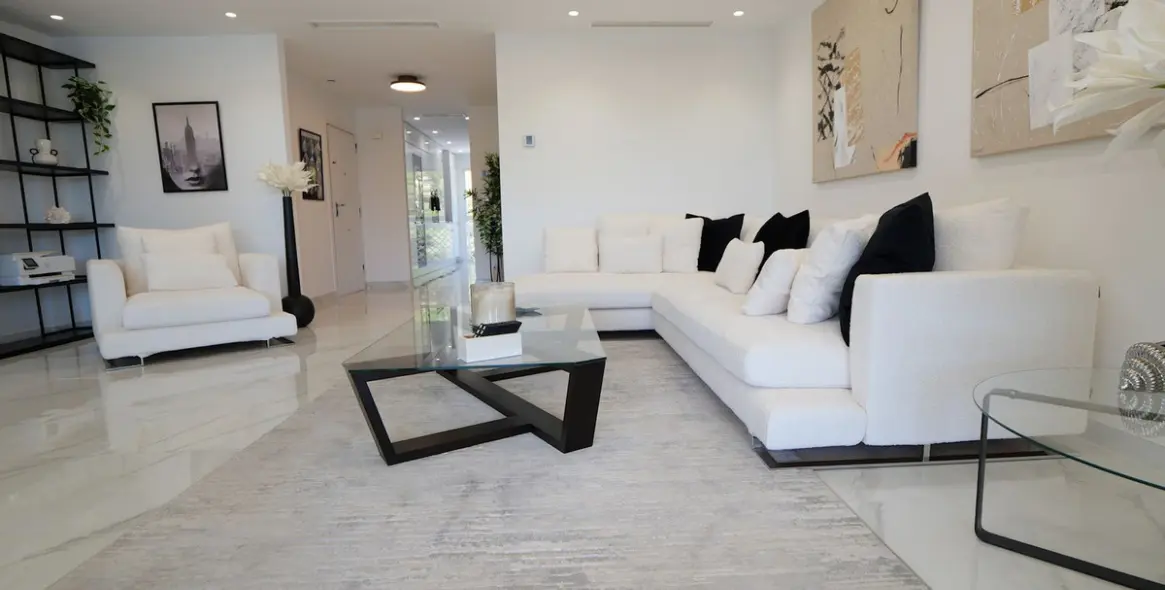Sale of middle floor apartment in Cabopino 33