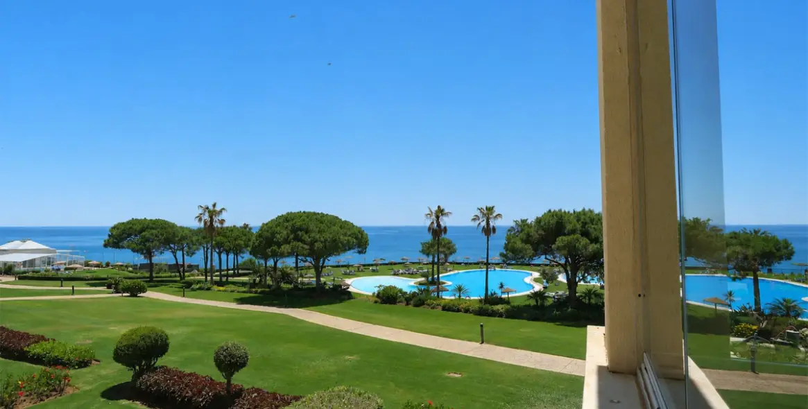 Sale of middle floor apartment in Cabopino 42