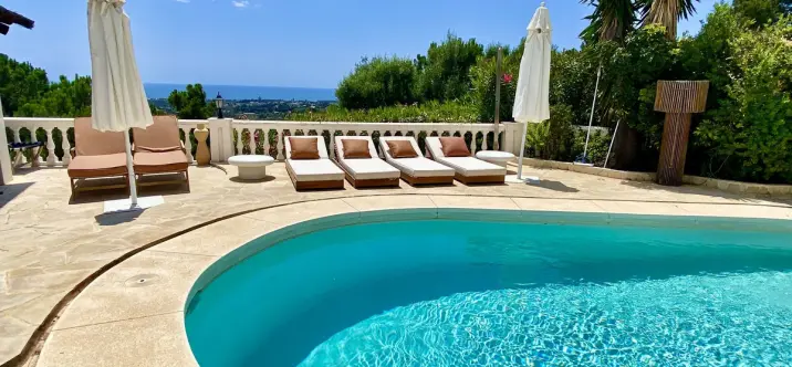 Sale of detached villa in El Padron 1