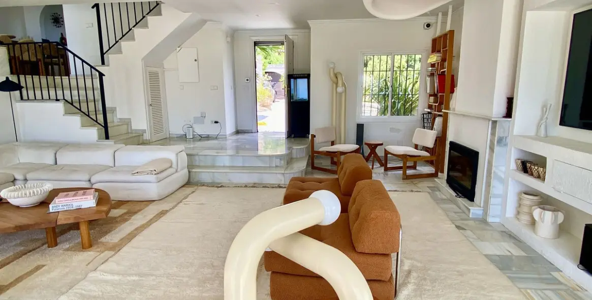 Sale of detached villa in El Padron 10