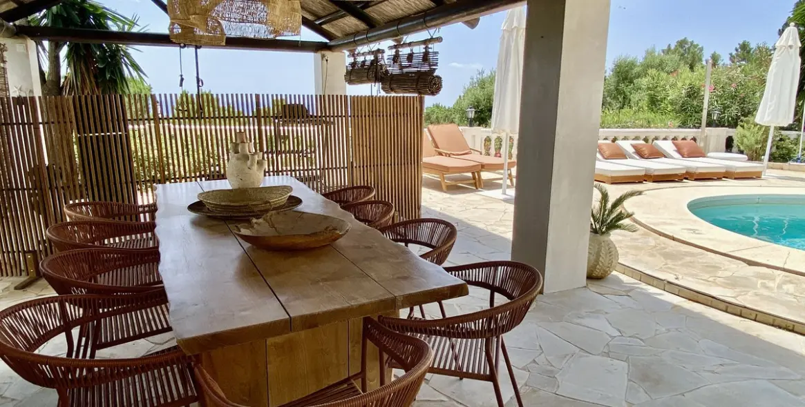 Sale of detached villa in El Padron 16