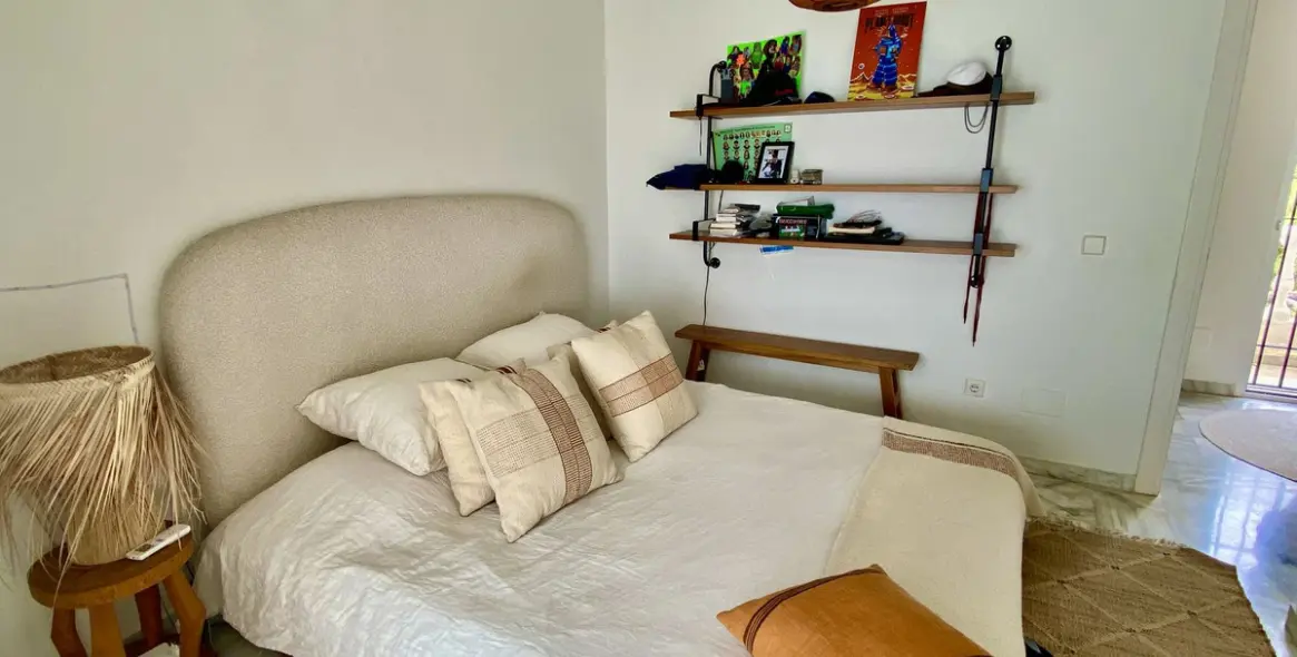 Sale of detached villa in El Padron 44