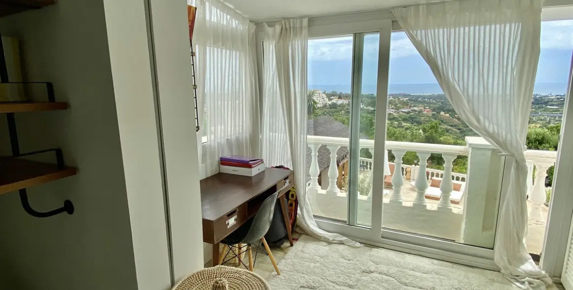 Sale of detached villa in El Padron 52