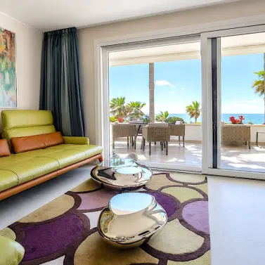 Sale of middle floor apartment in New Golden Mile