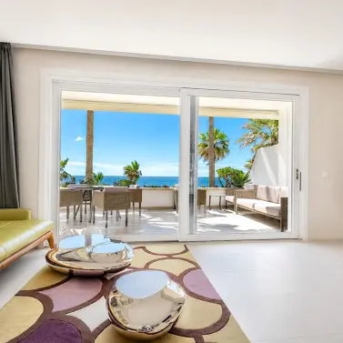 Sale of middle floor apartment in New Golden Mile